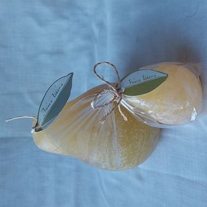 A PAIR OF PEARS candle set NWT